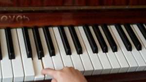 Влог мой брат учится играть на пианино фиксиков😄😄😄😄😄 Видео