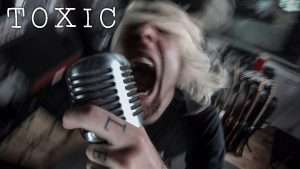 Toxic (metal cover by Leo Moracchioli) Видео